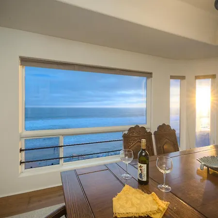 Direct Access, Views, 2br Upper Unit *