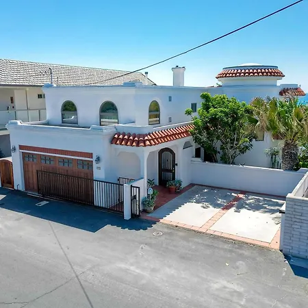 Exclusive Beachfront Duplex In Village Ocean Views, Sleeps 9 Holiday home *