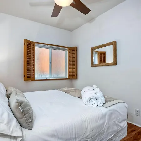 Exclusive Beachfront Duplex In Village Ocean Views, Sleeps 9 Holiday home Carlsbad