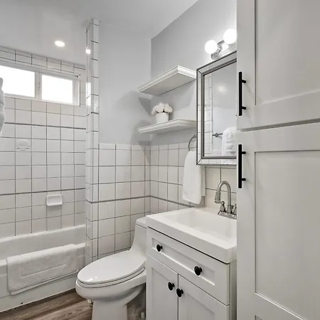 Steps To Beach, 2br Dog Friendly With Fire Pit Apartment