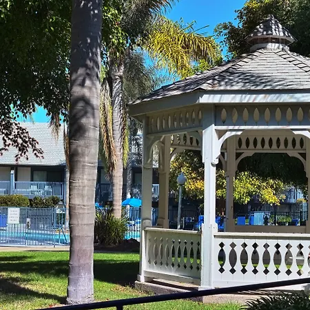 Resort By The Sea 3*