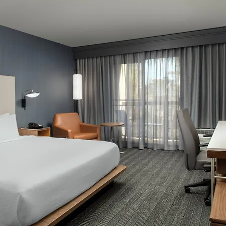 Courtyard By Marriott San Diego