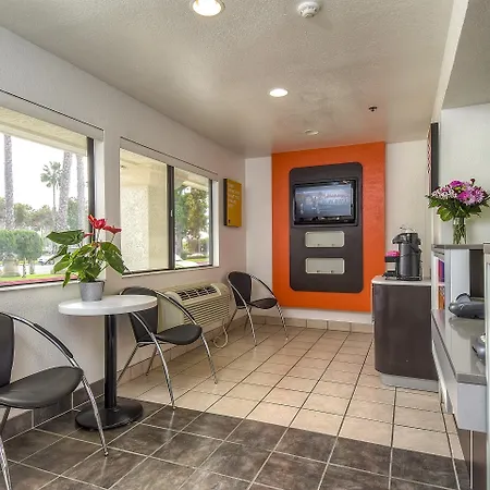 6-carlsbad, Ca 3* Carlsbad