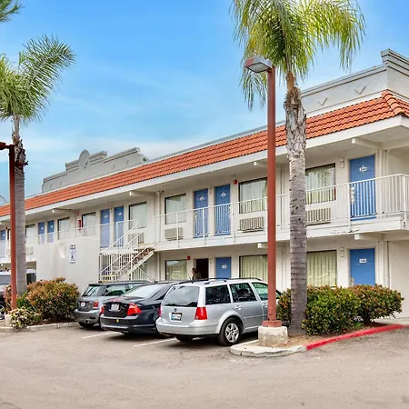 Hotel 6-carlsbad, Ca - East Near Legoland 3*