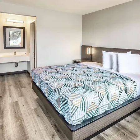 Hotel 6-carlsbad, Ca - East Near Legoland 3*