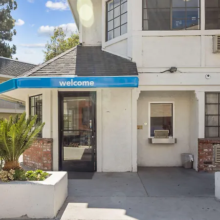 Hotel 6-carlsbad, Ca - Village 2*