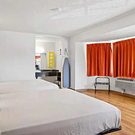 Hotel 6-carlsbad, Ca - Village