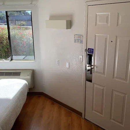 Hotel 6-carlsbad, Ca - Village Carlsbad