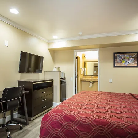 6 Carlsbad, Ca- North 3* Carlsbad