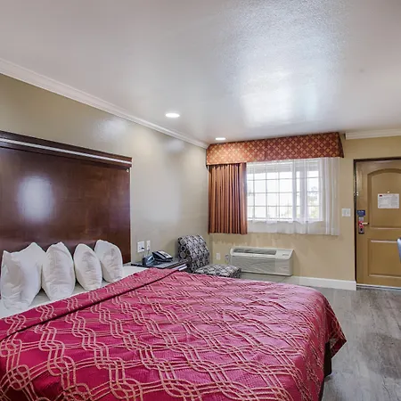 Hotel 6 Carlsbad, Ca- North 3*