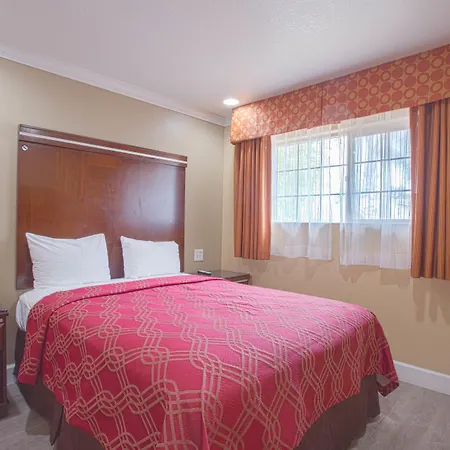 6 Carlsbad, Ca- North Hotel