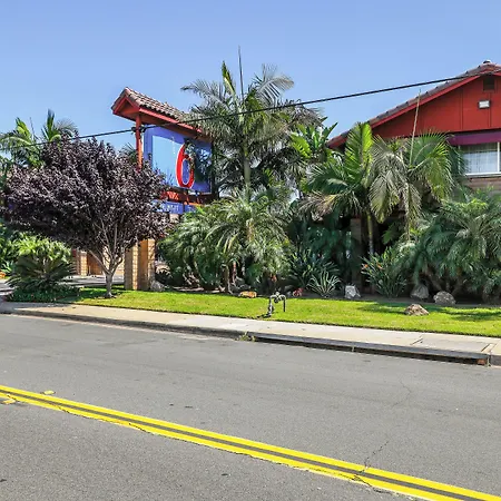 6 Carlsbad, Ca- North Hotel