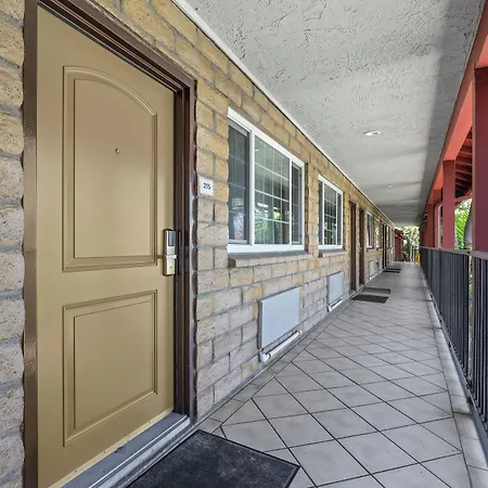 Hotel 6 Carlsbad, Ca- North 3*