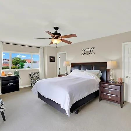 Holiday home Oceanview Oasis With Roofdeck Hot Tub *