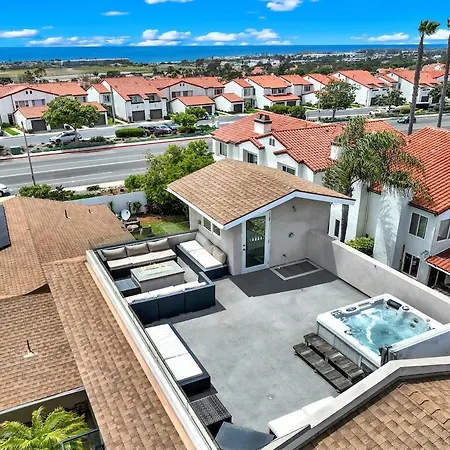 Holiday home Oceanview Oasis With Roofdeck Hot Tub