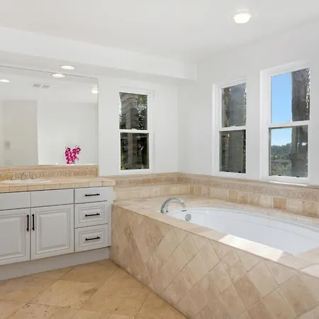 Holiday home Spacious Luxury In Gated Community With Pool & Scenic Views