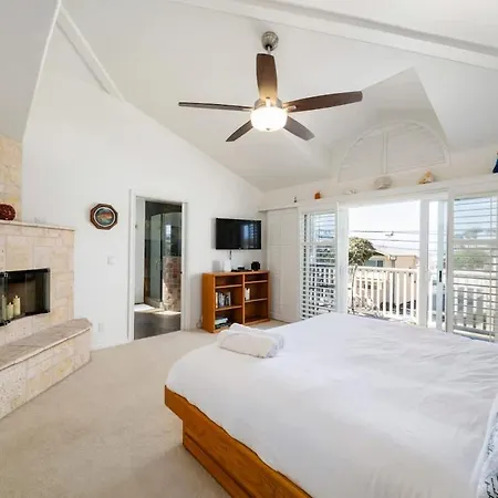 Hot Tub Ocean Views 3 Bedroom Private *