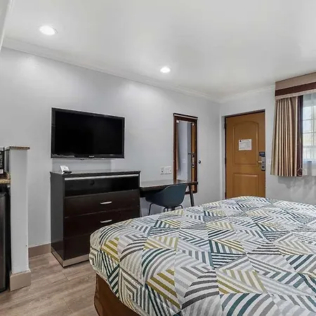 Hotel 6 Carlsbad, Ca- North