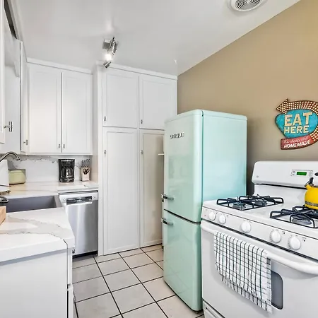 Walk To - Ev Charger - Outdoor Dining - 2br *
