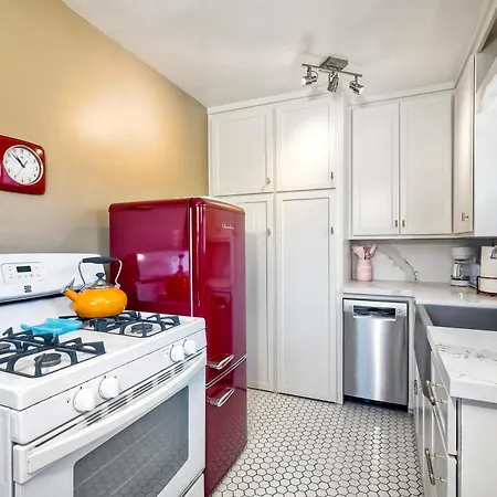 Holiday home Walk To - Ev Charger - Outdoor Dining - 2br Carlsbad