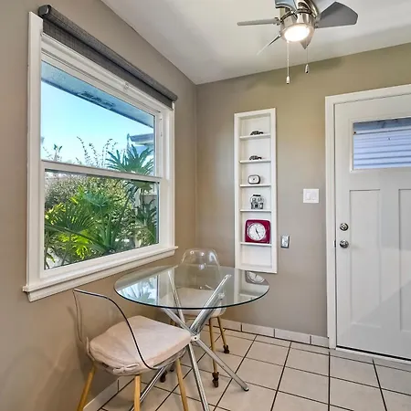 Walk To - Ev Charger - Outdoor Dining - 2br Carlsbad
