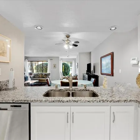 Hideway Pool Apartment *