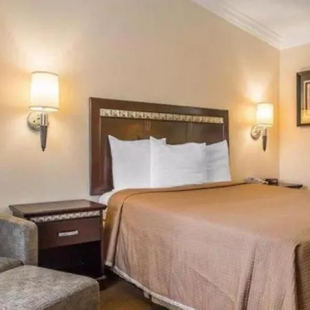Rodeway Hotel 3*