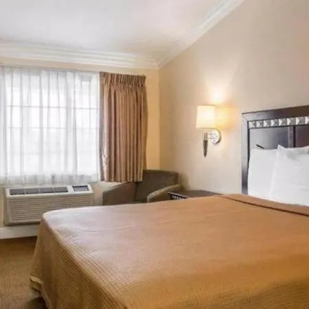 Rodeway Hotel