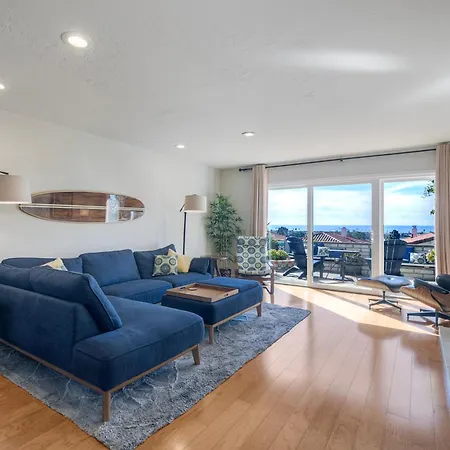 Luxury Coastal Escape | Sleeps 4 | Ocean Views + Amenities Holiday home Carlsbad