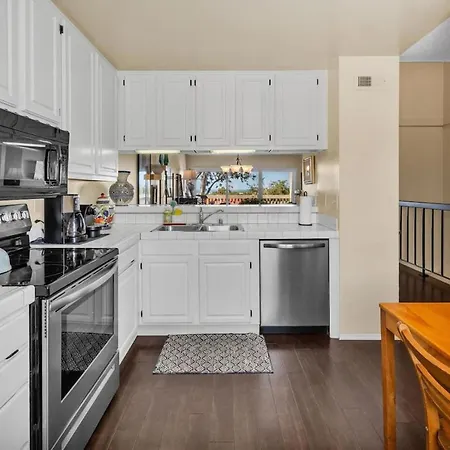 2br With Views Near Shops And Food, Fast Wifi Carlsbad