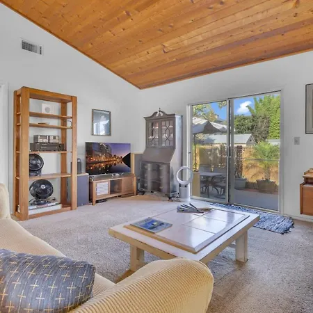 Holiday home 2 Blocks To Beach, Firepit, Sandbox, Bbq, Work Carlsbad