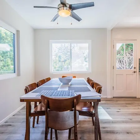Staycation Family Great Indoor Outdoor Holiday home Carlsbad