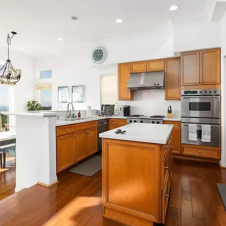 Ocean View 4 Bedroom Holiday home Carlsbad