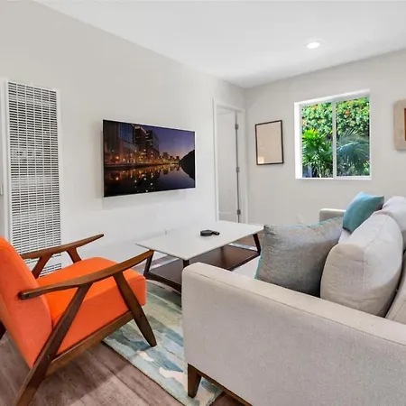 Holiday home Comfortable 2br Walk To Carlsbad