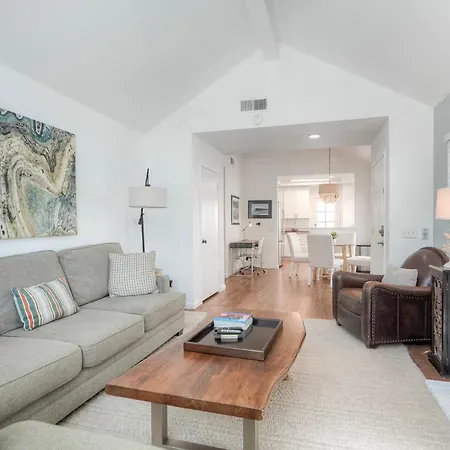Coastal — Private Patio + Gated Pool & In Minutes To The Beach! Holiday home Carlsbad