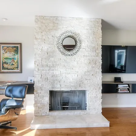 Luxury Coastal Escape | Sleeps 4 | Ocean Views + Amenities