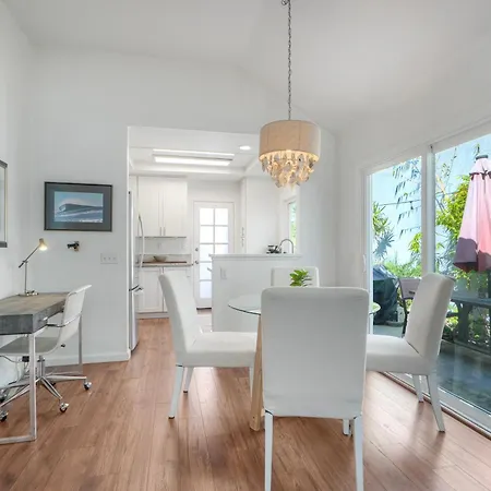Coastal — Private Patio + Gated Pool & In Minutes To The Beach! Holiday home