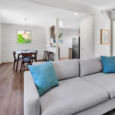 Comfortable 2br Walk To *