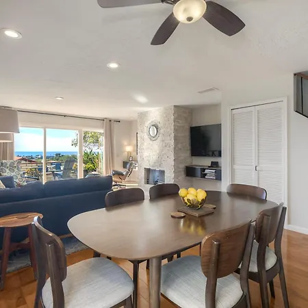Luxury Coastal Escape | Sleeps 4 | Ocean Views + Amenities Holiday home Carlsbad