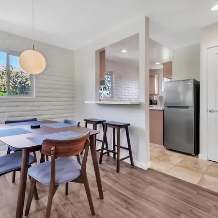 Comfortable 2br Walk To Carlsbad