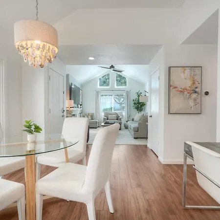Coastal — Private Patio + Gated Pool & In Minutes To The Beach! Holiday home