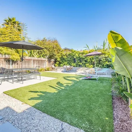 Large Backyard Holiday home *