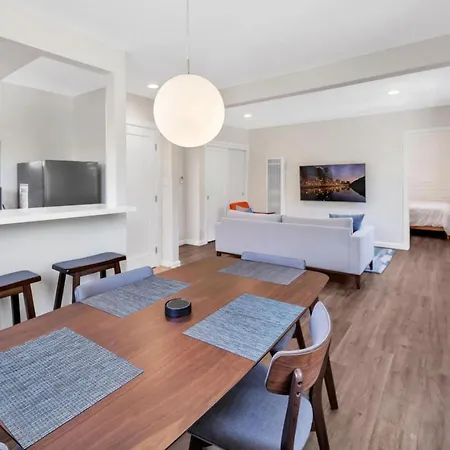 Comfortable 2br Walk To * Carlsbad