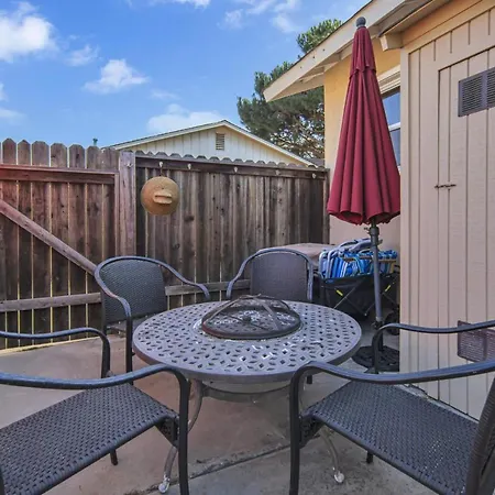 Holiday home 2 Blocks To Beach, Firepit, Sandbox, Bbq, Work *