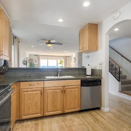 Holiday home Luxury Coastal Escape | Sleeps 4 | Ocean Views + Amenities Carlsbad