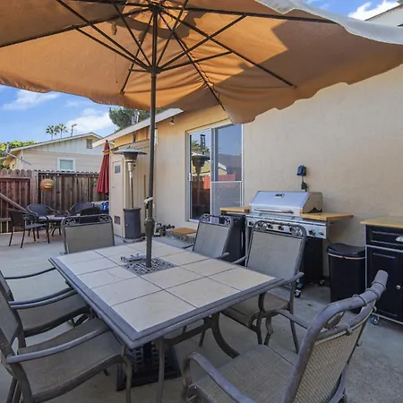 2 Blocks To Beach, Firepit, Sandbox, Bbq, Work Holiday home *