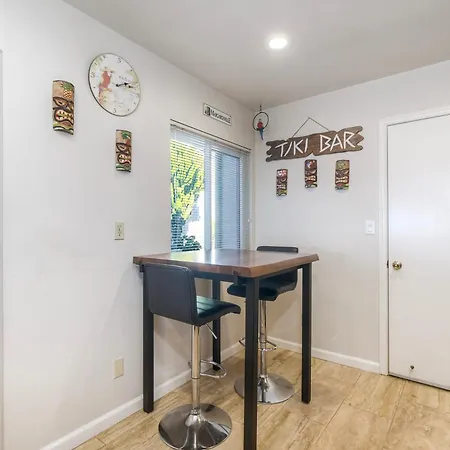 Luxury Coastal Escape | Sleeps 4 | Ocean Views + Amenities Carlsbad