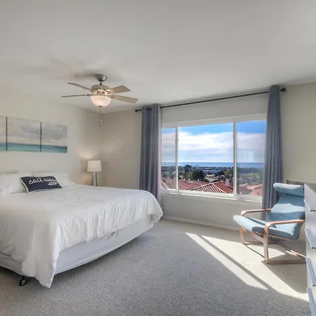 Luxury Coastal Escape | Sleeps 4 | Ocean Views + Amenities Holiday home Carlsbad