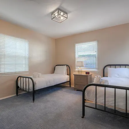 Holiday home Coastal Steps From The | Walk To Village, Dog-friendly