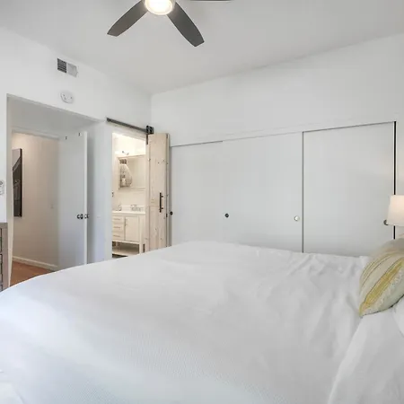 Coastal — Private Patio + Gated Pool & In Minutes To The Beach! Holiday home *